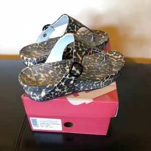 Fitflop “Superjelly” sandals, brown leopard, sz 8.